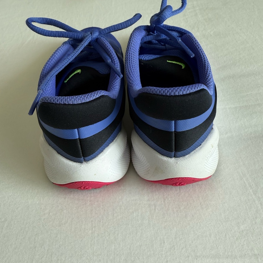 Nike Kids Sneakers Size 1 EEUC - Picture 3 of 4